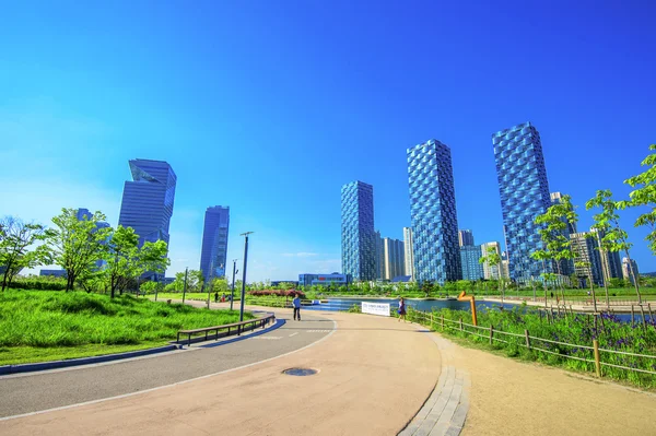 INCHEON, COREIA DO SUL - MAIO 20: INCHEON, COREIA DO SUL - MAIO 20: O Parque Central de Songdo é o plano espacial verde, inspirado em NYC. Foto tirada em maio 20,2015 em Incheon, Coréia do Sul . — Fotografia de Stock