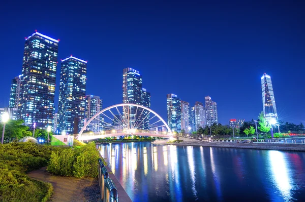 INCHEON, COREIA DO SUL - MAIO 20: INCHEON, COREIA DO SUL - MAIO 20: O Parque Central de Songdo é o plano espacial verde, inspirado em NYC. Foto tirada em maio 20,2015 em Incheon, Coréia do Sul . — Fotografia de Stock