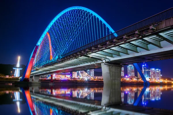 Ponte Expro à noite em daejeon, Coréia . — Fotografia de Stock