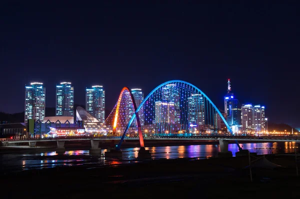 Pont Expro la nuit à daejeon, Corée . — Photo