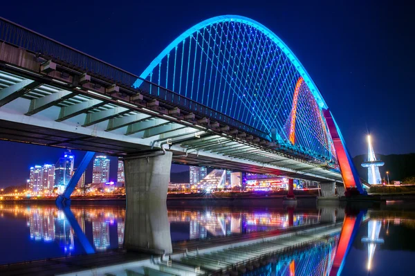 Ponte Expro à noite em daejeon, Coréia . — Fotografia de Stock