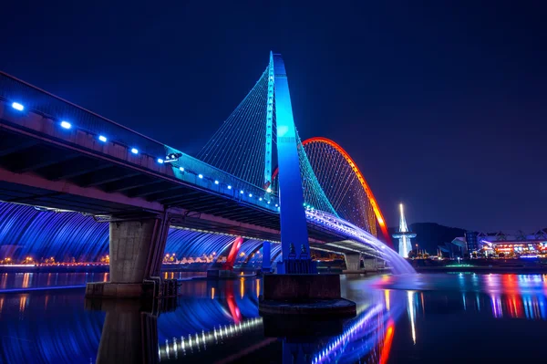 Mostra della fontana dell'arcobaleno a Expo Bridge in Corea del Sud . — Foto Stock