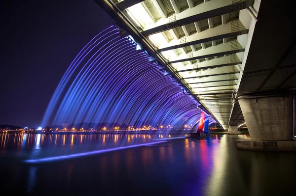 Espectáculo de la fuente del arco iris en Expo Bridge en Corea del Sur . —  Fotos de Stock