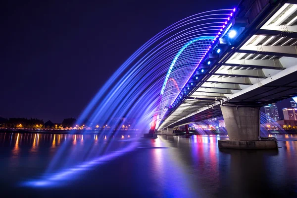 Espectáculo de la fuente del arco iris en Expo Bridge en Corea del Sur . — Foto de Stock