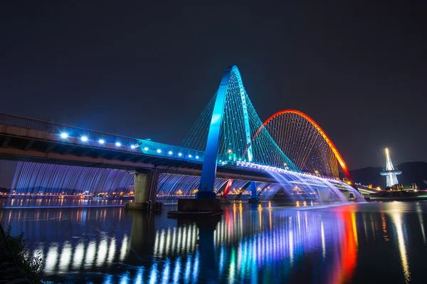 在世博会桥在韩国彩虹喷泉表演. — 图库照片