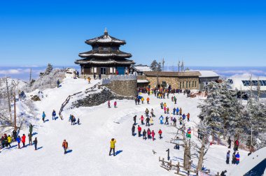 Deogyusan, Kore - 23 Ocak: turist çekim güzel sahne etrafında Deogyusan, Güney Kore.