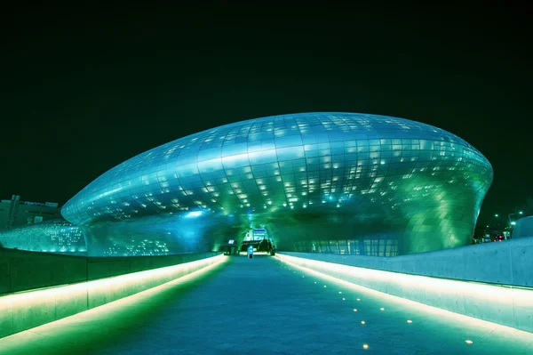 SEOUL, SOUTH KOREA - MARCH 15: Dongdaemun Design Plaza. — Stockfoto