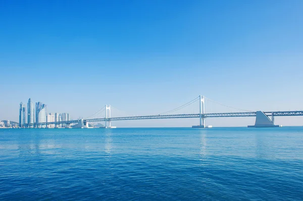 Gwangan bro och Haeundae i Busan, Sydkorea. — Stockfoto