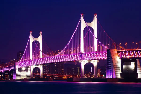 Gwangan bro och Haeundae på natten i Busan, Korea. — Stockfoto