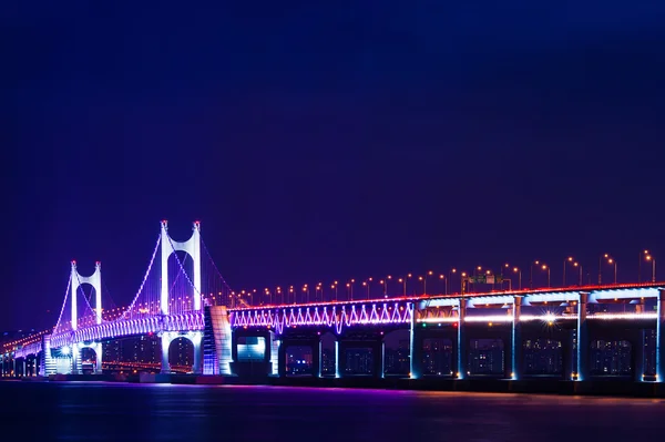 Puente GwangAn y Haeundae por la noche en Busan, Corea . — Foto de Stock