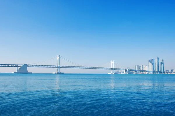 Puente de Gwangan y Haeundae en Busan, Corea . — Foto de Stock