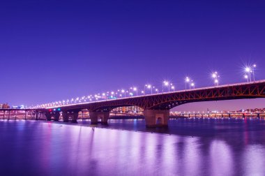 Gece Seongsu köprüyü Seul, Kore.