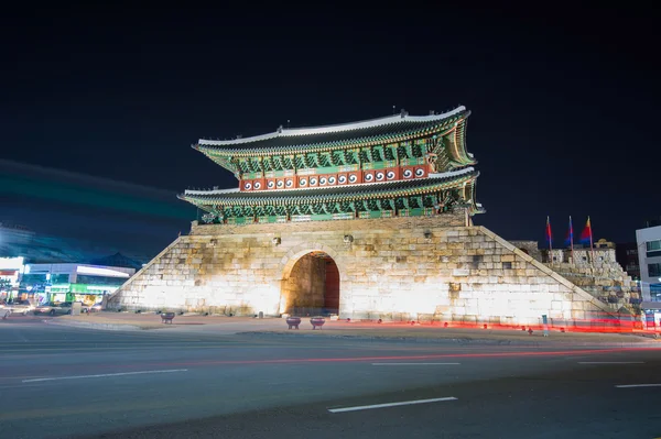 Ξενοδοχείο φρούριο στο Suwon, Κορέα. — Φωτογραφία Αρχείου