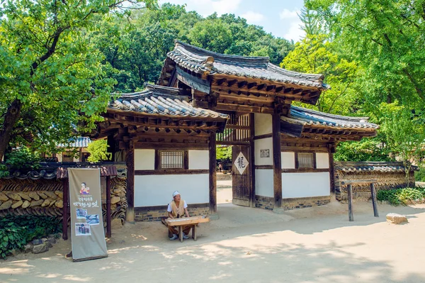 SUWON, SOUTH KOREA - JULY 5: Korean Folk Village,TraditionalKorean. — Stock Photo, Image