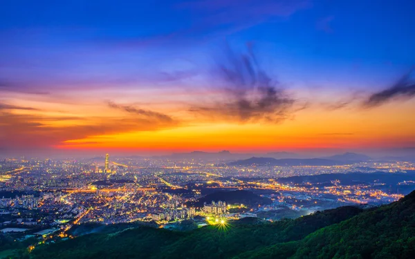 Seul, Güney Kore en iyi görünümü Lotte Dünya Merkezi ile Güney Kore manzarası. — Stok fotoğraf