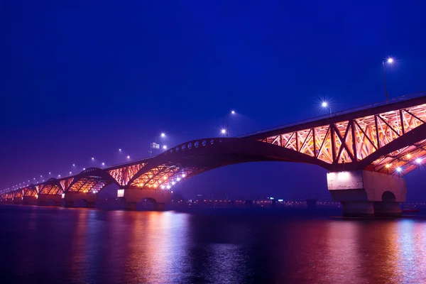 Seongsan γέφυρα το βράδυ στην Κορέα. — Φωτογραφία Αρχείου