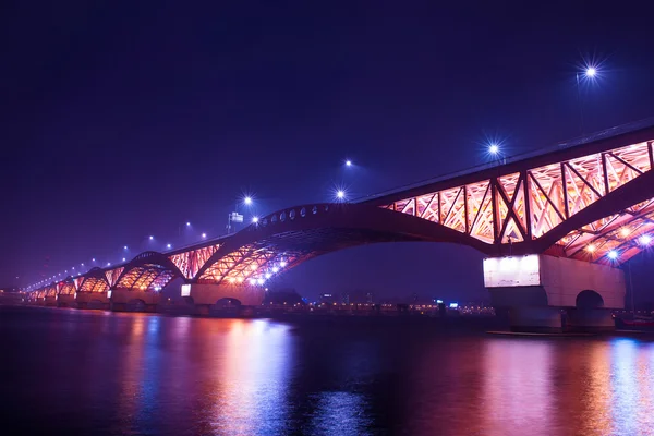 Seongsan híd éjszakai Koreában. — Stock Fotó