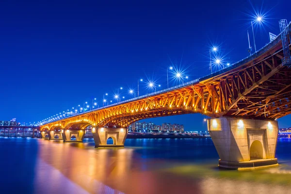 Most Seongsu w nocy w Seul, korea. — Zdjęcie stockowe