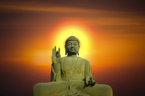 Estátua de Buda em paz . Imagens De Bancos De Imagens