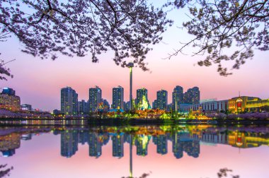 Seoul, Kore - 9 Nisan 2015: Lotte World eğlence parkı.