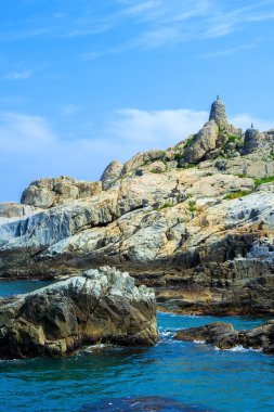 Taş höyükler Haedong Yonggungsa tapınağında Busan, Güney Kore.