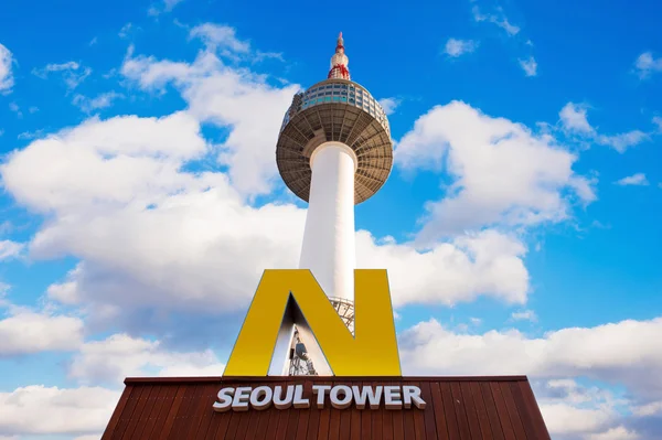 SEOUL, COREA DEL SUD - FEBBRAIO 01: N Seoul Tower Situato . — Foto Stock