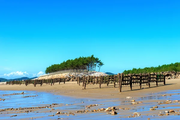 Hermoso paisaje marino y cielo azul . —  Fotos de Stock