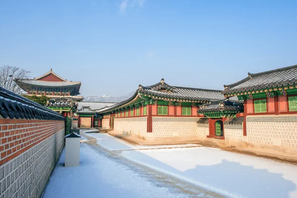 Дворец Кёнбокгун в Сеуле — стоковое фото