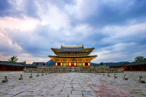 Gyeongbokgung Palace, το βράδυ στη Σεούλ, Κορέα. — Φωτογραφία Αρχείου