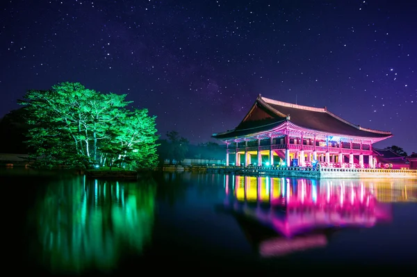 Παλάτι Gyeongbokgung και Milky Way τη νύχτα στη Σεούλ, Κορέα. — Φωτογραφία Αρχείου