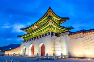 Gyeongbokgung Sarayı gece Seoul, Güney Kore.
