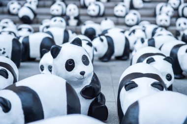 Panda heykeller eli yapmak.