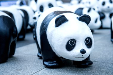 Panda heykeller eli yapmak.