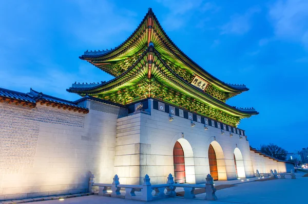Gyeongbokgung Sarayı gece Seoul, Güney Kore.