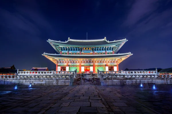 Gyeongbokgung Sarayı ve Seul, Kore gece Samanyolu.