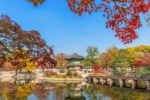 Gyeongbokgung Palast im Herbst, Südkorea. — Stockfoto