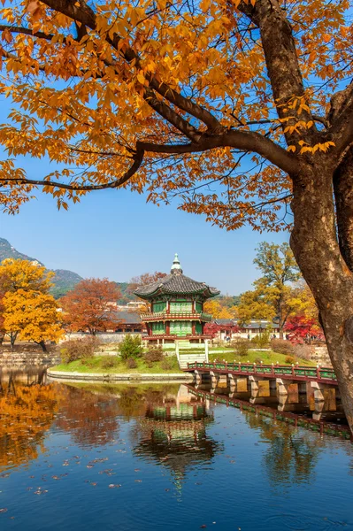 Gyeongbokgung Palace no outono, Coréia do Sul . — Fotografia de Stock