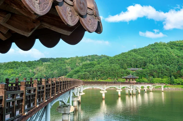 Drewniany most lub Wolyeonggyo mostu w Andong, Korea. — Zdjęcie stockowe