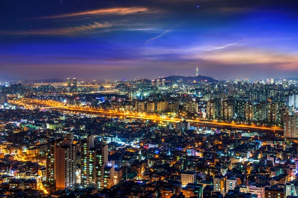 Vista do centro da cidade e da torre de Seul em Seul, Coreia do Sul — Fotografia de Stock