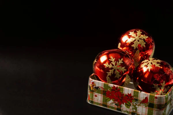 Black Christmas Background Golden Flower Golden Berries Gift Box Christmas — Stock Photo, Image