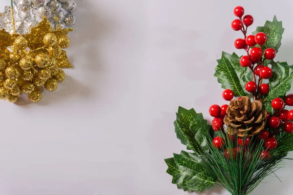 White Christmas Background Red Golden Wreath Christmas Ball Bells Candle — Stock Photo, Image