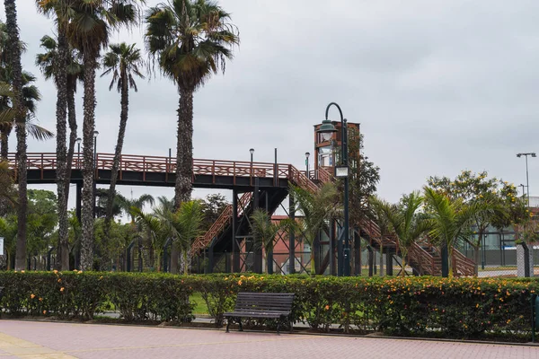 Muralla Park Bridge Lima Peru Lugar Público Com Árvores Benches — Fotografia de Stock