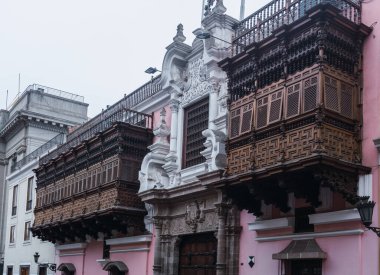 Lima, Peru - 31 Haziran 2021: 1736 yılında inşa edilen Torre Torre Tagle Sarayı, Ucayali Caddesi 363 numarada bulunan Lima şehrinin en prestijli sembollerinden biridir.