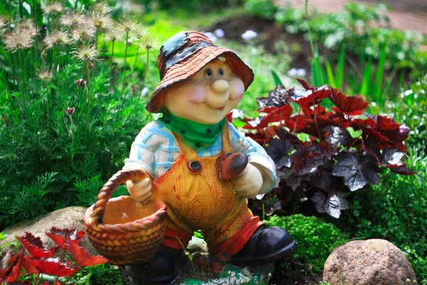 Gnome-mushroomer — Stock Photo, Image