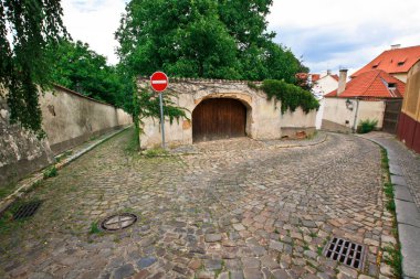 Prag Kalesi sokaklarında