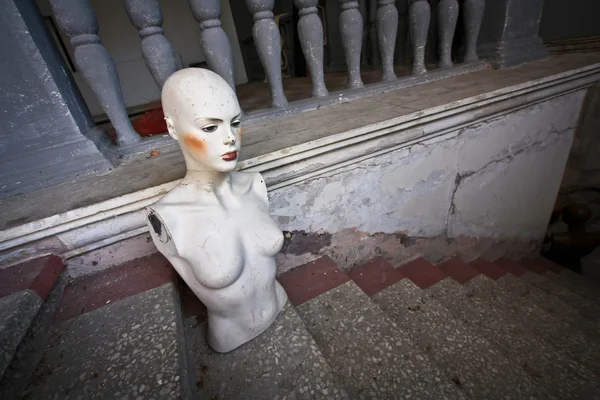 Mannequin in abandoned store — Stock Photo, Image