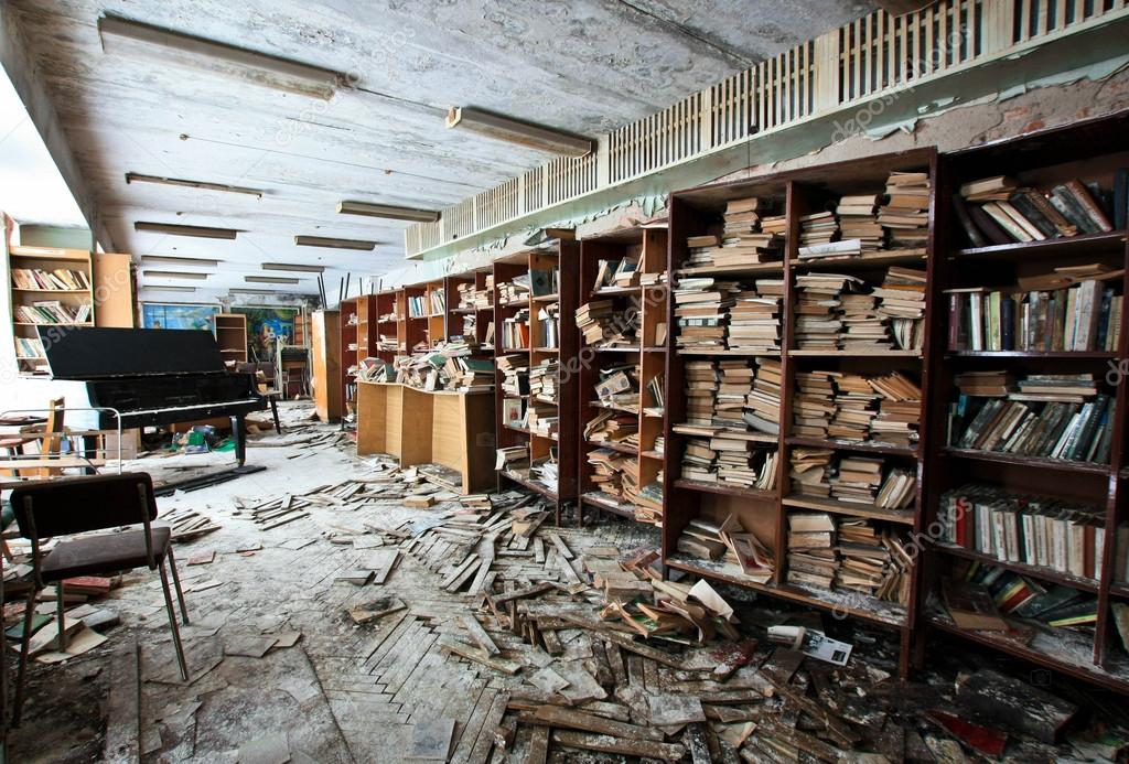 Abandoned library — Stock Photo © AlexDoomer 65706609
