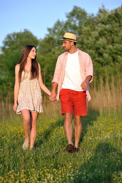 Pareja joven enamorada —  Fotos de Stock