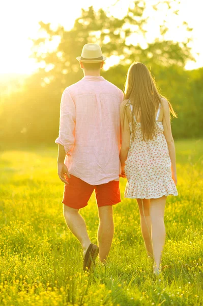 Pareja joven enamorada —  Fotos de Stock