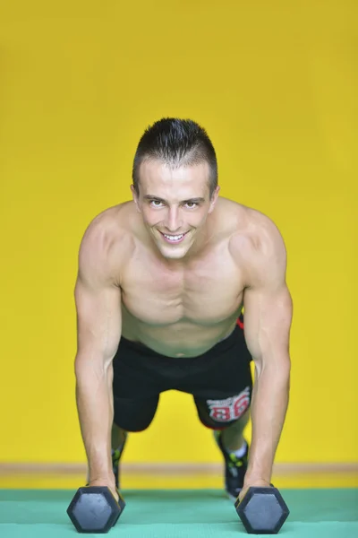 Spor salonu adam push-up gücü pushup egzersiz — Stok fotoğraf